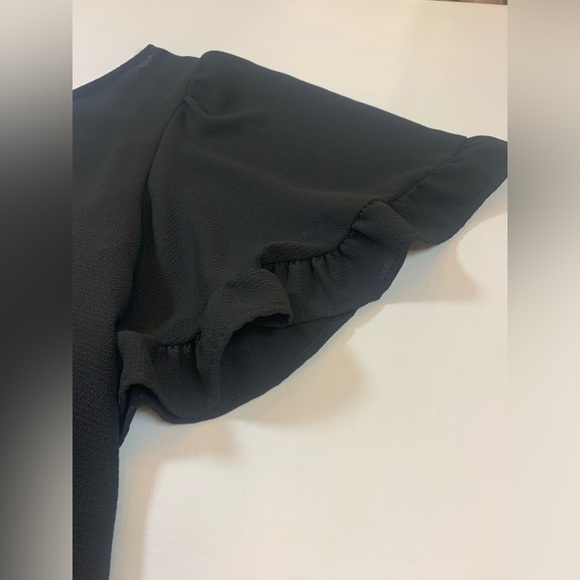 NWT Vine and Love one shoulder black large top, ruffled sleeve (bin F) - Picture 5 of 9